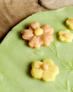 La pâte à modeler (6 coloris)