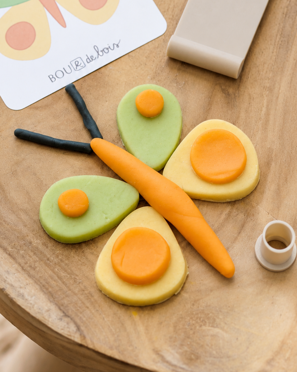 La pâte à modeler (coloris au choix)