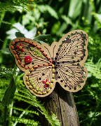 Le papillon à broder